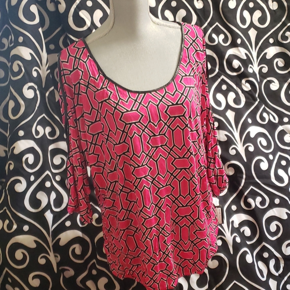 Geometric pink and black top